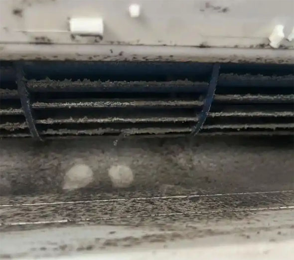 昆明空调吹的风有股烧焦味是怎么回事